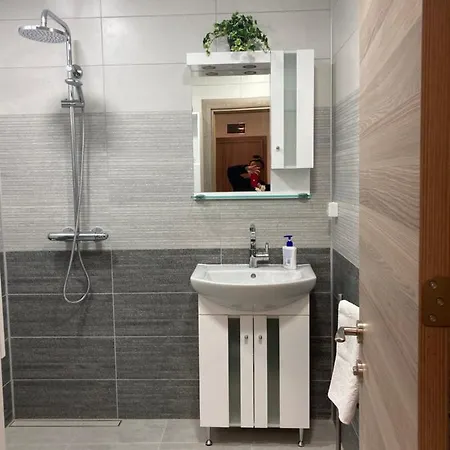 Victor's , With Private Parking 바르나